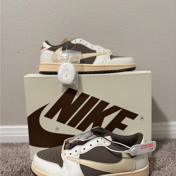 Nike Men's Cream and Brown Sneakers